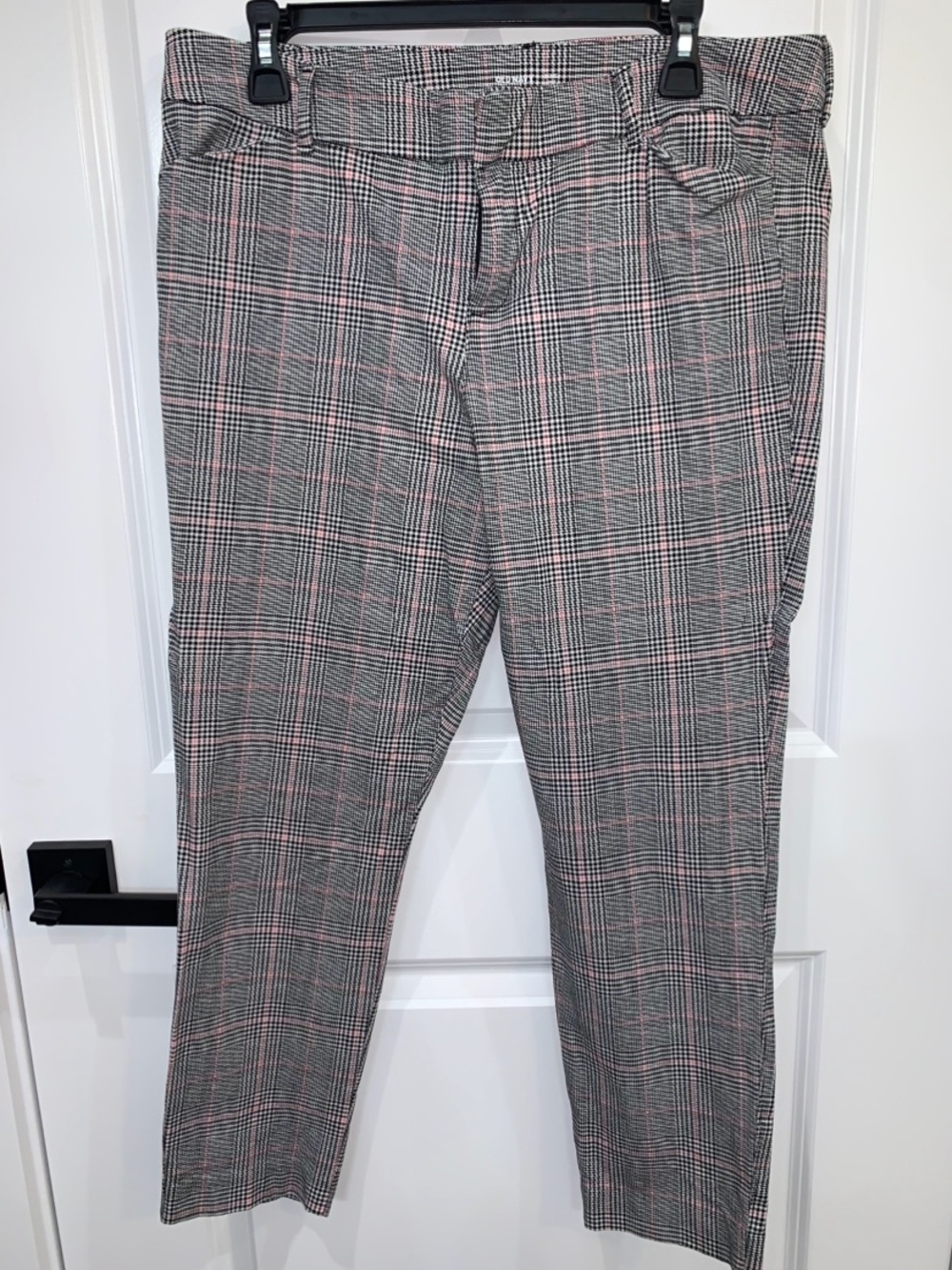 Old Navy Pixie Women's Black and Pink Plaid Cropped Pants